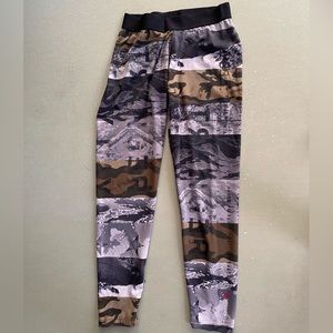 Reebok Lux Leggings size L Camo color